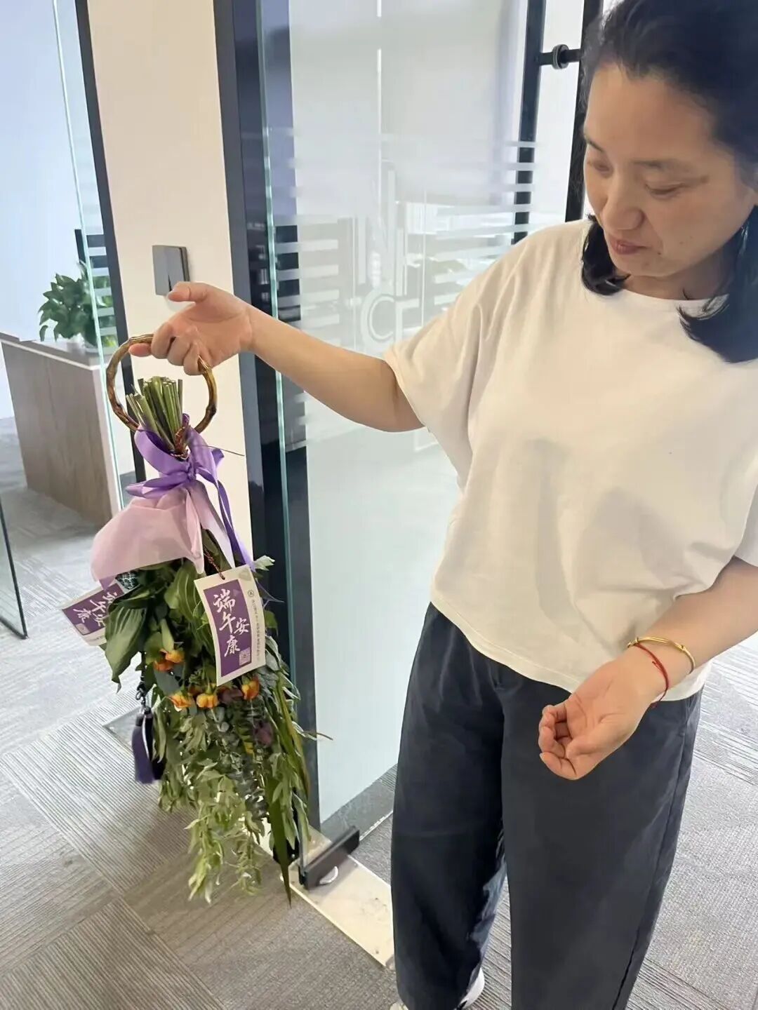 右图