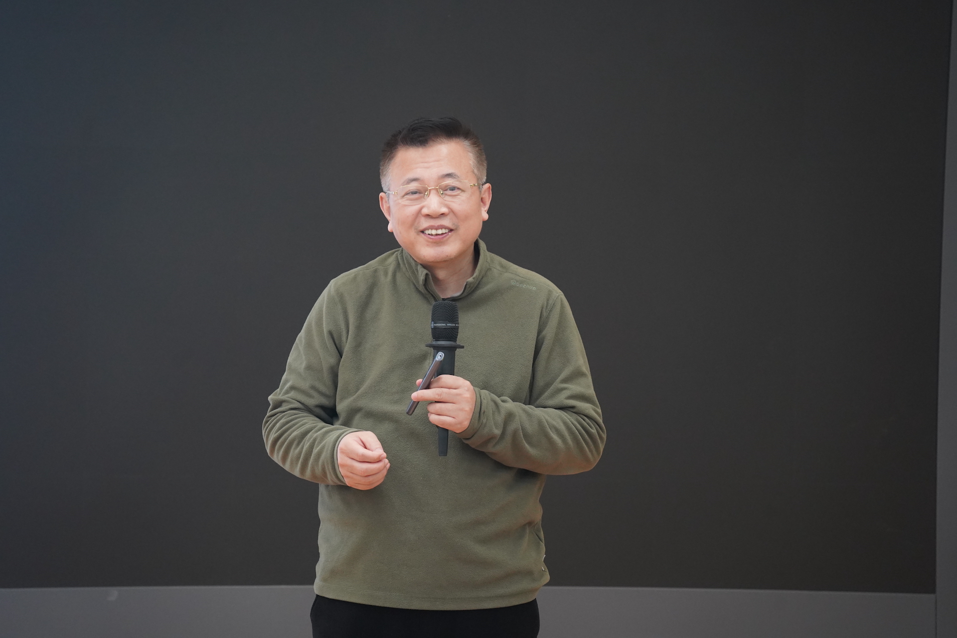 周立教授.png